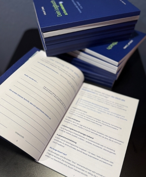 Level-Up Logbuch auf dem Schreibtisch